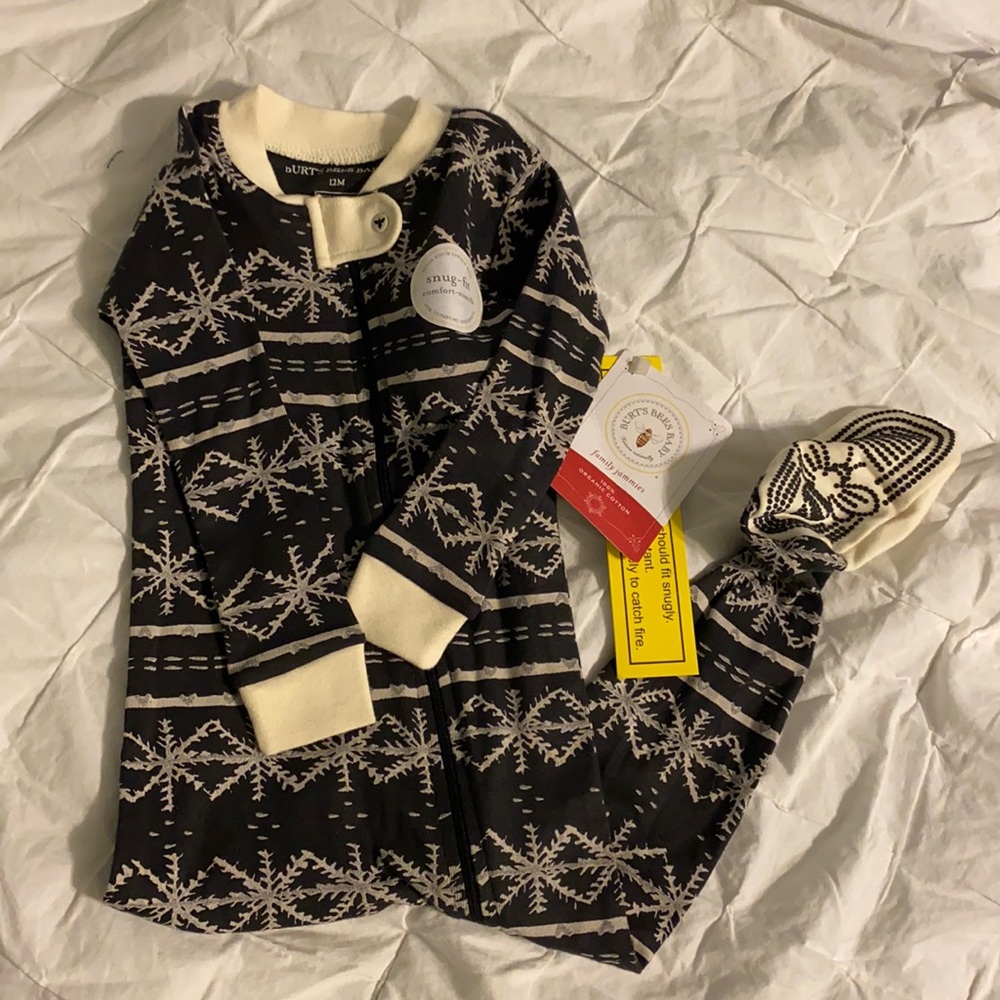 Burts bees holiday pajamas. 12m. NWT